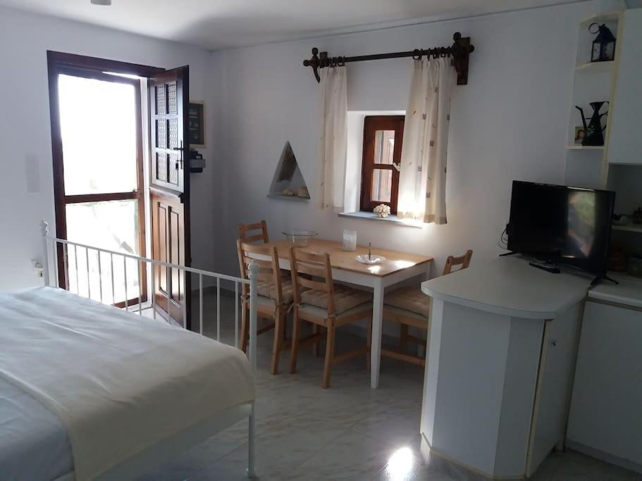 אגיוס רומנוס Grandpa Simos' Traditional Guest House מראה חיצוני תמונה