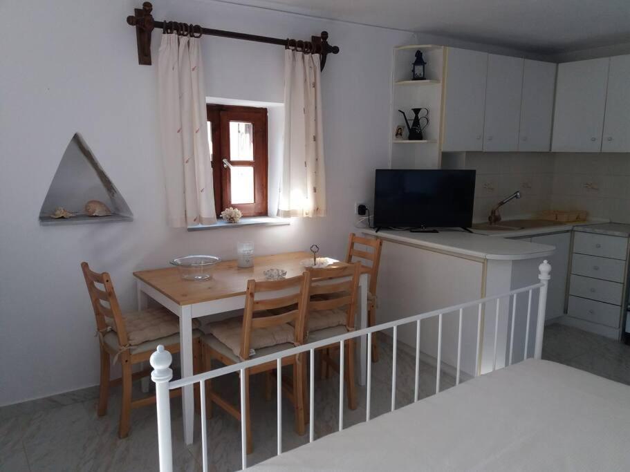 אגיוס רומנוס Grandpa Simos' Traditional Guest House מראה חיצוני תמונה