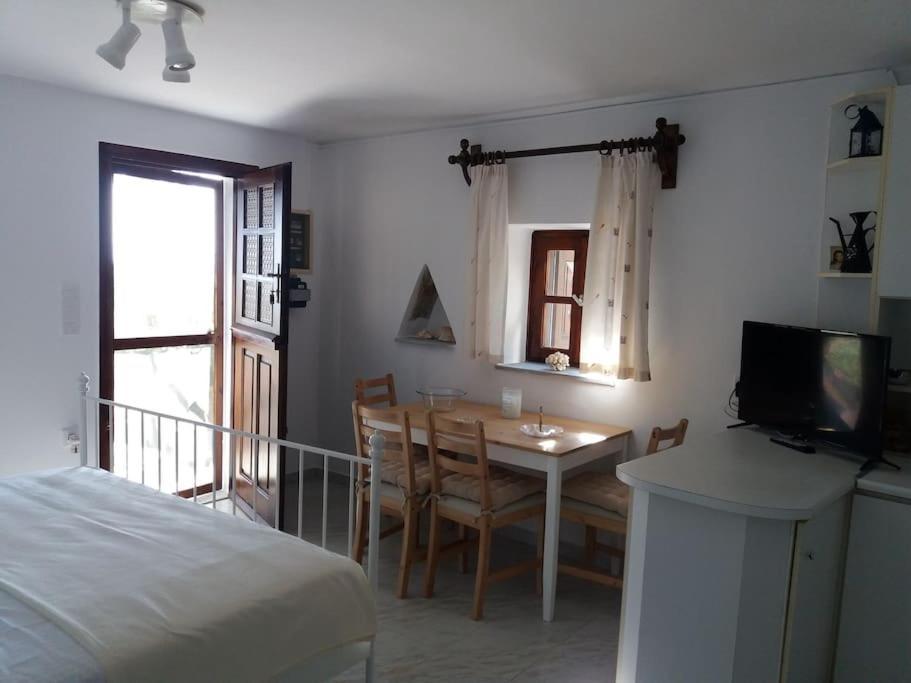 אגיוס רומנוס Grandpa Simos' Traditional Guest House מראה חיצוני תמונה