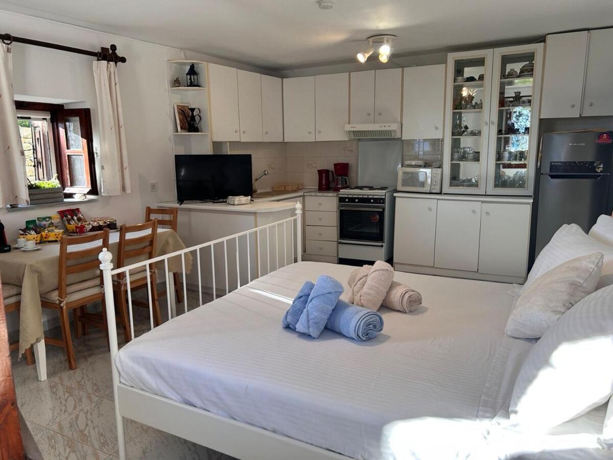 אגיוס רומנוס Grandpa Simos' Traditional Guest House מראה חיצוני תמונה